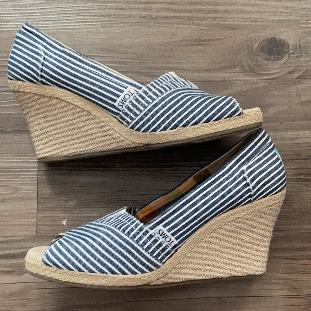 [Toms] Navy/White Stripe Pump - Picture 2 of 8